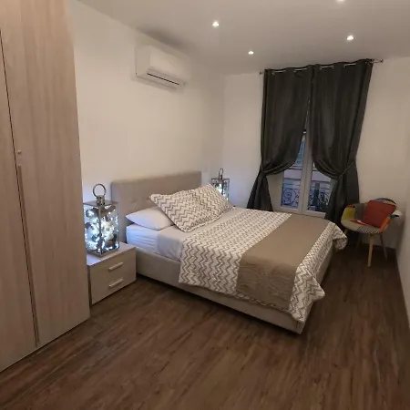 Rigoletto Massena דירה *